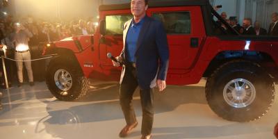 Арнольд Шварценеггер на презентации электрического Hummer