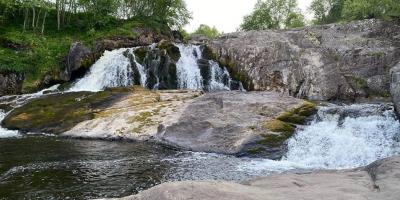 Водопад на реке Кольского полуострова